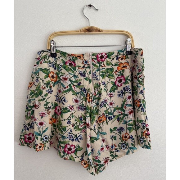 Floral Print High Waist Shorts Women Size US M Brazil 40 Pleated With Pockets - Picture 2 of 9